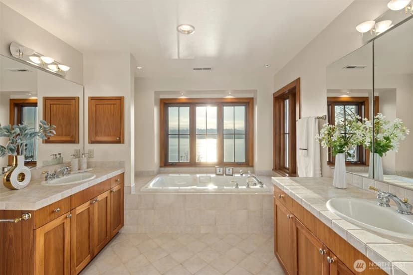 Property photo for 8281 W Mercer Way, Mercer Island photo 23