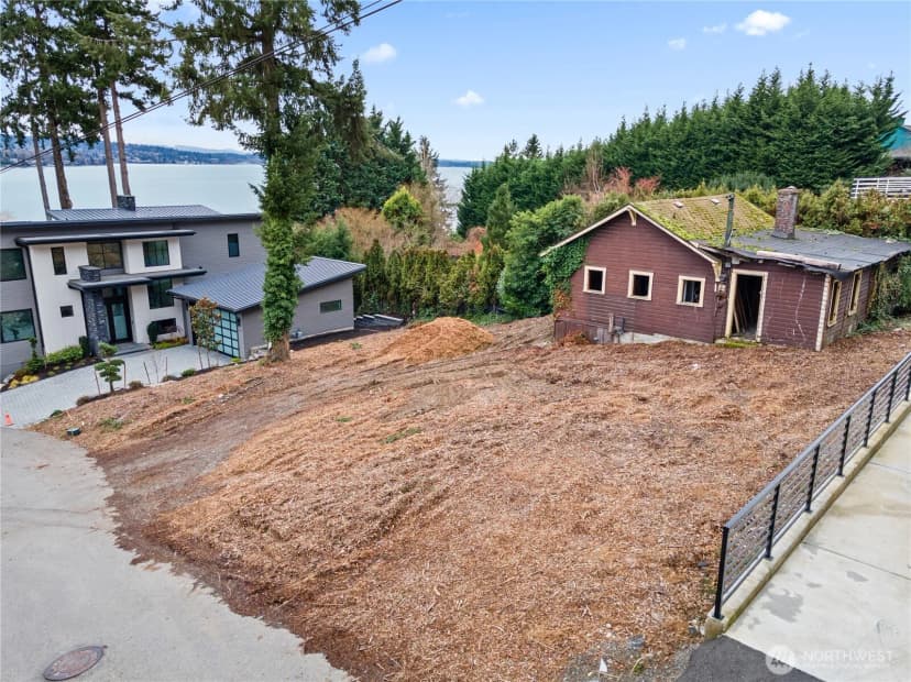 Property photo for 8329 Ne Juanita Drive, Kirkland photo 33