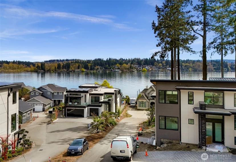 Property photo for 8329 Ne Juanita Drive, Kirkland photo 12