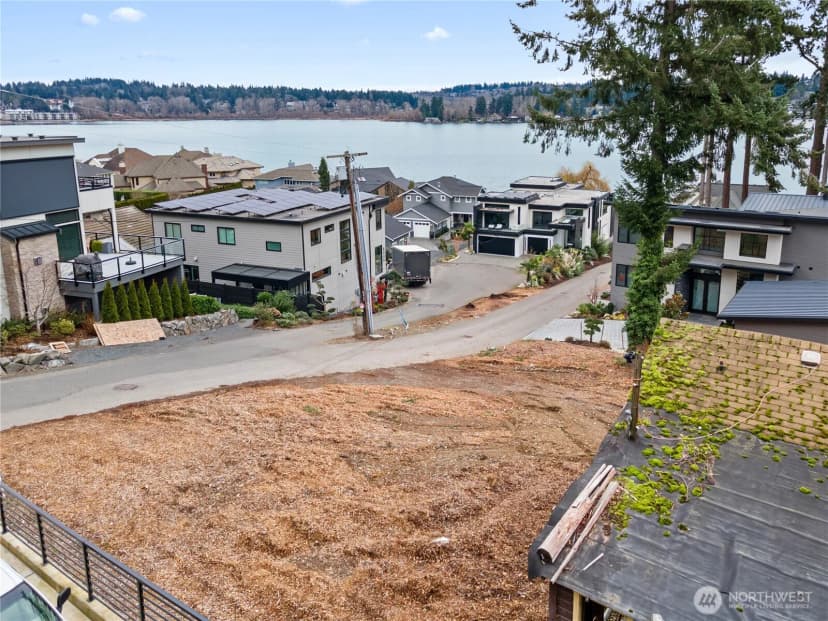 Property photo for 8329 Ne Juanita Drive, Kirkland photo 35