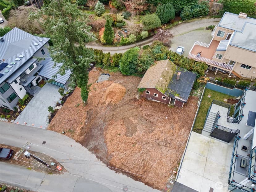 Property photo for 8329 Ne Juanita Drive, Kirkland photo 31