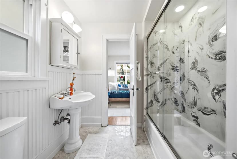 Property photo for 3043 38th Avenue Sw, Seattle photo 16