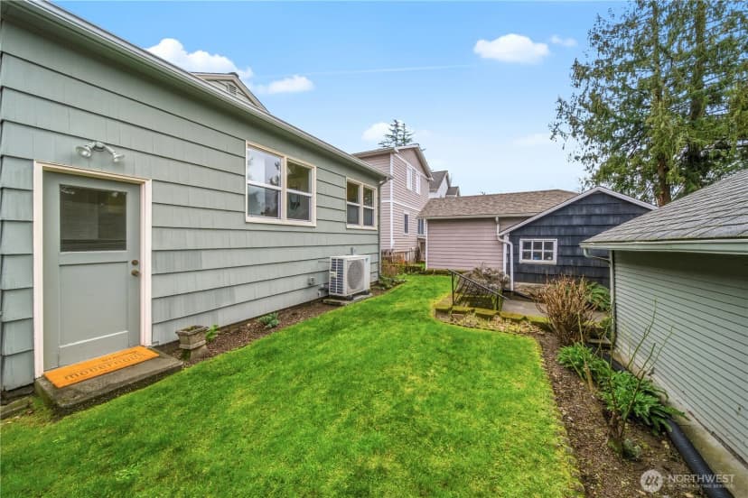 Property photo for 3043 38th Avenue Sw, Seattle photo 18