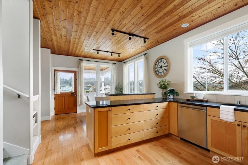Property photo for 603 Nw Wilkes Street, Coupeville photo 12