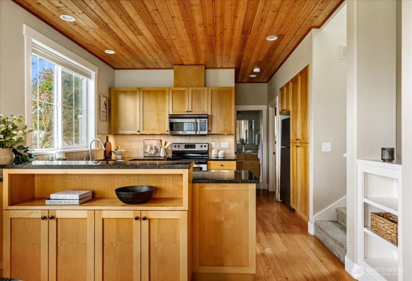 Property photo for 603 Nw Wilkes Street, Coupeville photo 6