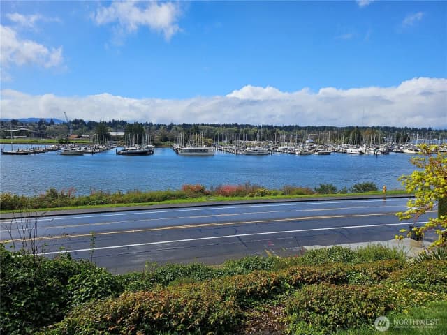 Property photo for 1130 East Bay Drive Ne, Olympia photo 4