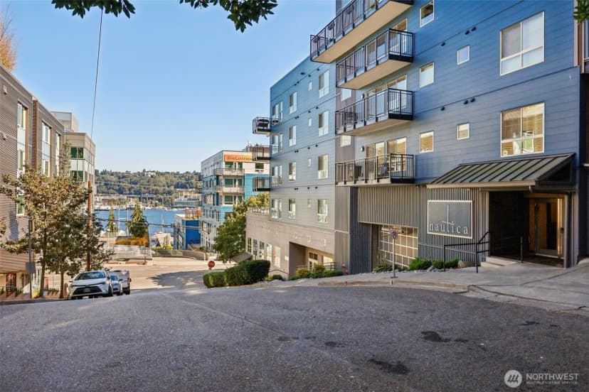 Property photo for 1425 Dexter Avenue N #611, Seattle photo 2