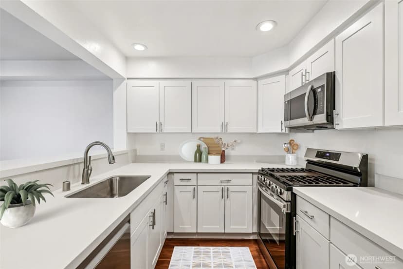 Property photo for 1425 Dexter Avenue N #611, Seattle photo 8