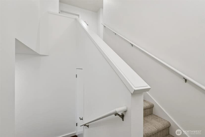 Property photo for 1425 Dexter Avenue N #611, Seattle photo 22