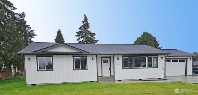 Property photo for 208 S 2nd Street, Oakville