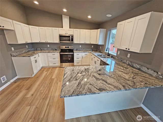 Property photo for 208 S 2nd Street, Oakville photo 3