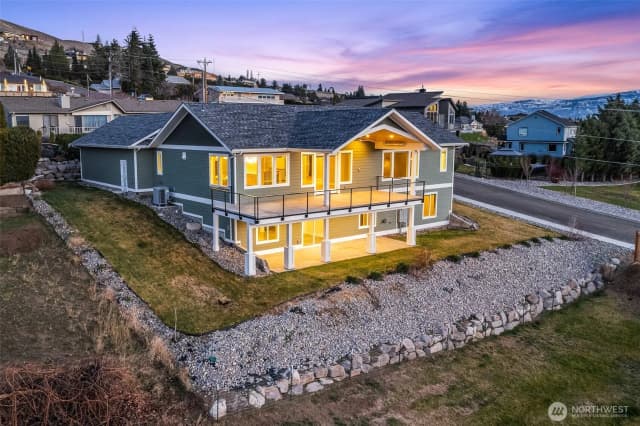 Property photo for 327 23rd Street, East Wenatchee