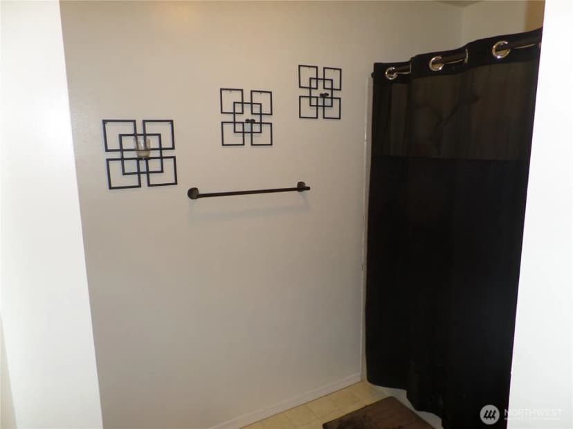 Property photo for 32 Ne Tremont Drive, College Place photo 12