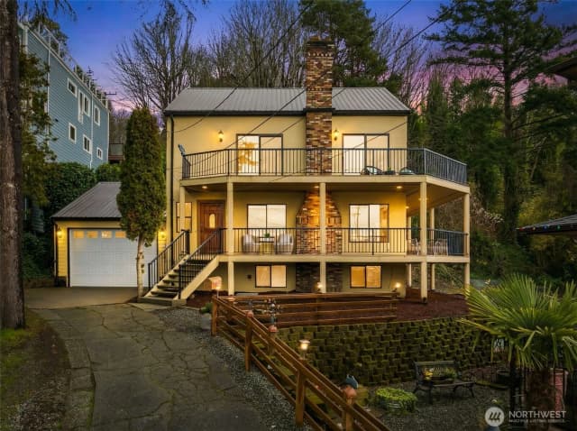Property photo for 5305 Sw Shore Place, Seattle photo 2
