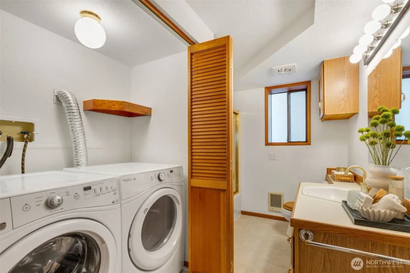 Property photo for 5305 Sw Shore Place, Seattle photo 28