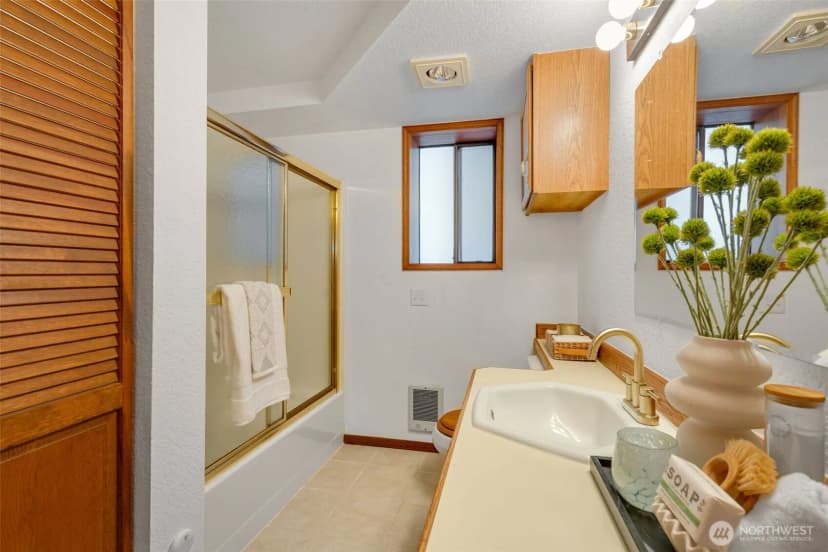 Property photo for 5305 Sw Shore Place, Seattle photo 29