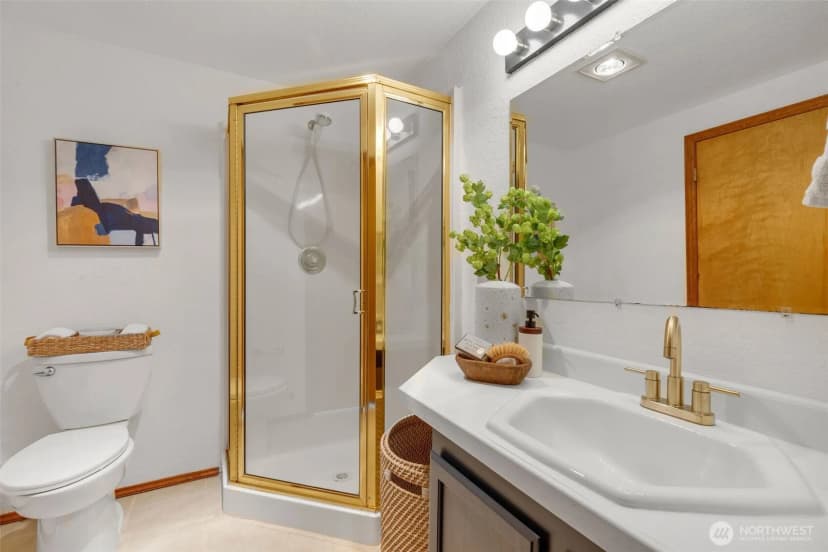 Property photo for 5305 Sw Shore Place, Seattle photo 17