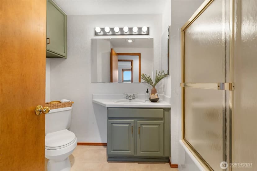 Property photo for 5305 Sw Shore Place, Seattle photo 19