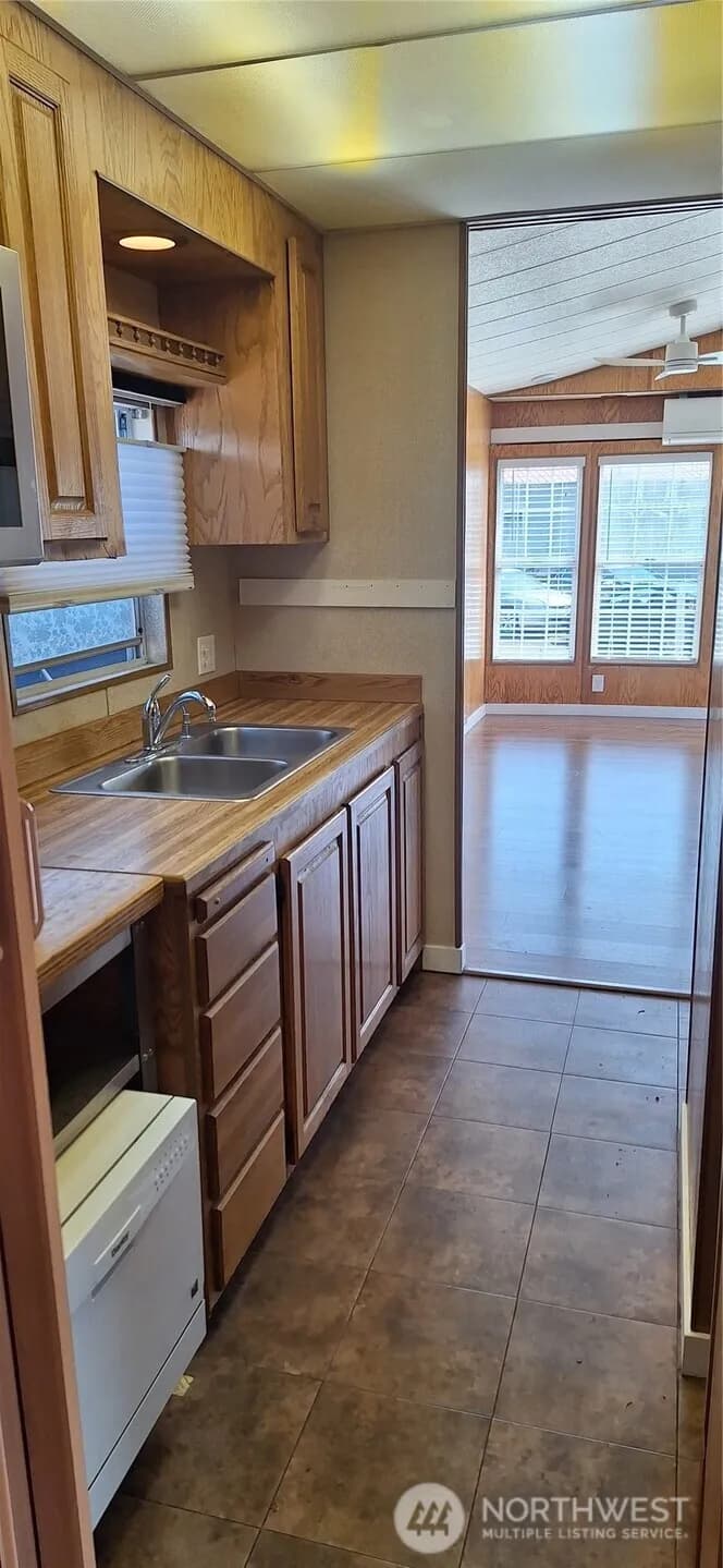 Property photo for 2400 Donovan Avenue #16, Bellingham photo 9