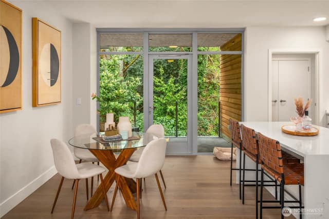 Property photo for 1250 Alki Avenue Sw #3h, Seattle photo 4
