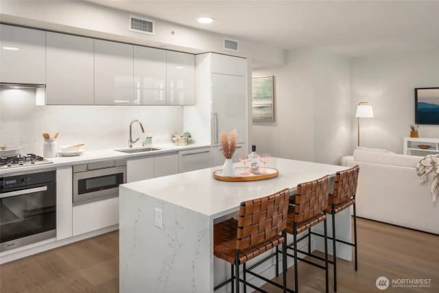 Property photo for 1250 Alki Avenue Sw #3h, Seattle photo 3