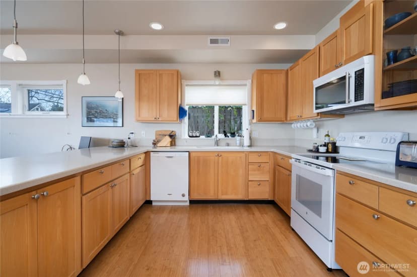 Property photo for 1418 6th Street, Anacortes photo 11