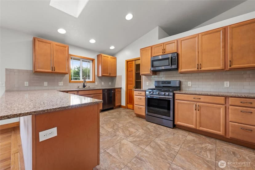 Property photo for 17107 Mill Ln, Long Beach photo 13