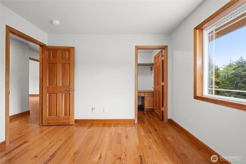 Property photo for 17107 Mill Ln, Long Beach photo 18