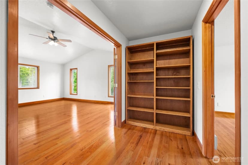 Property photo for 17107 Mill Ln, Long Beach photo 21