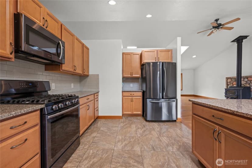 Property photo for 17107 Mill Ln, Long Beach photo 14