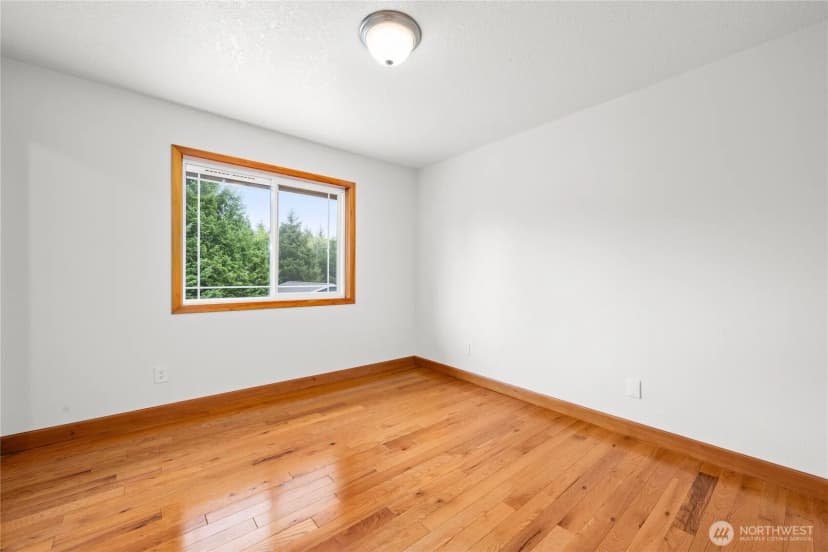 Property photo for 17107 Mill Ln, Long Beach photo 19