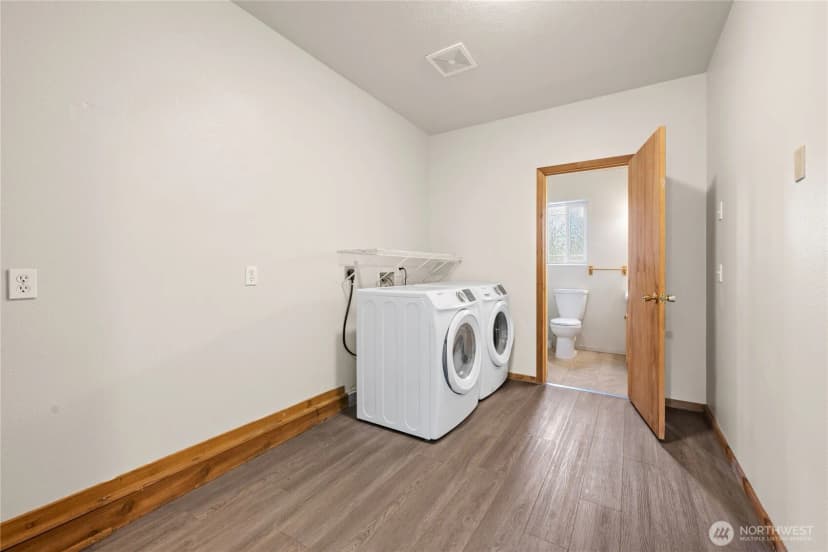 Property photo for 17107 Mill Ln, Long Beach photo 28