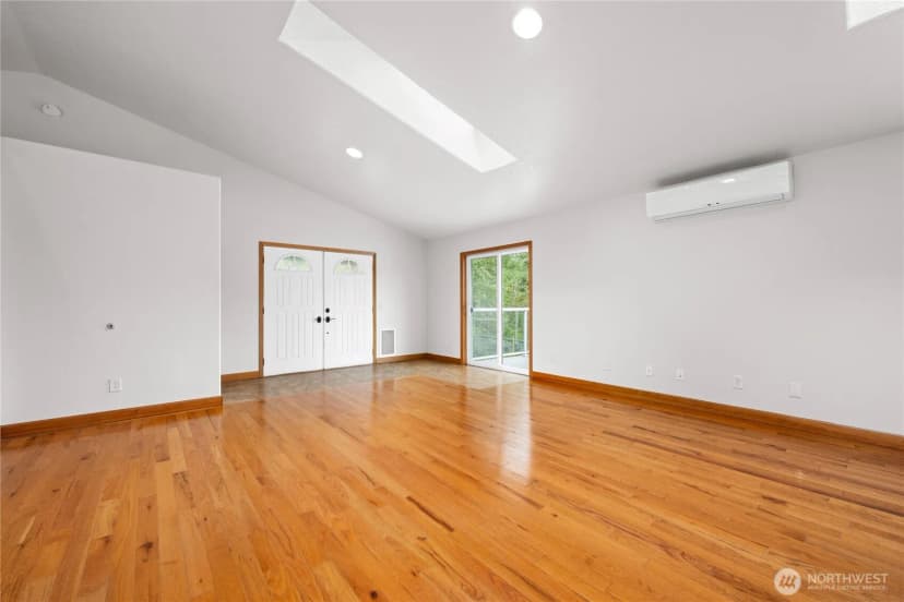Property photo for 17107 Mill Ln, Long Beach photo 12