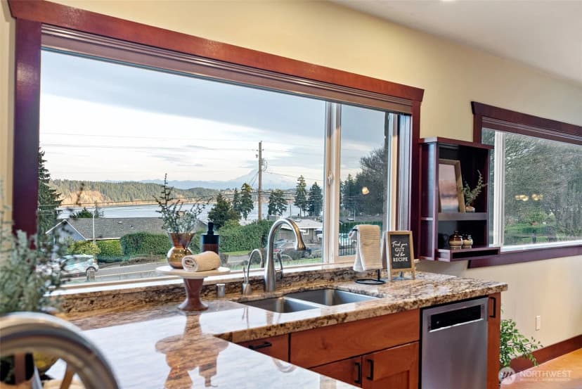 Property photo for 6916 Soundview Drive, Gig Harbor photo 9