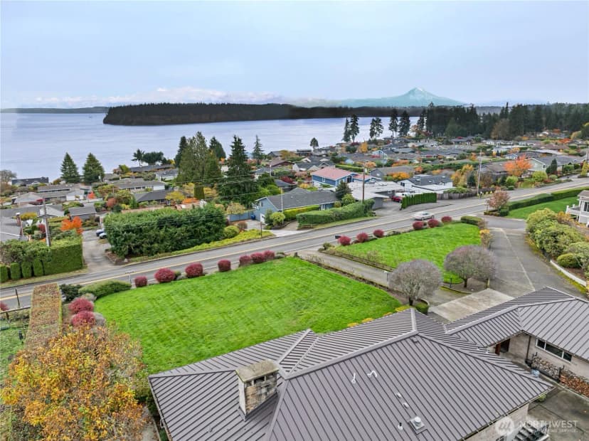 Property photo for 6916 Soundview Drive, Gig Harbor photo 2