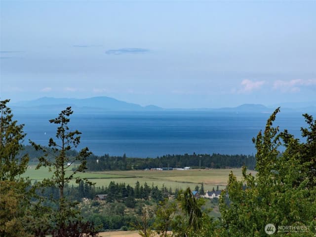 Property photo for 412 Doe Run Road, Sequim photo 2
