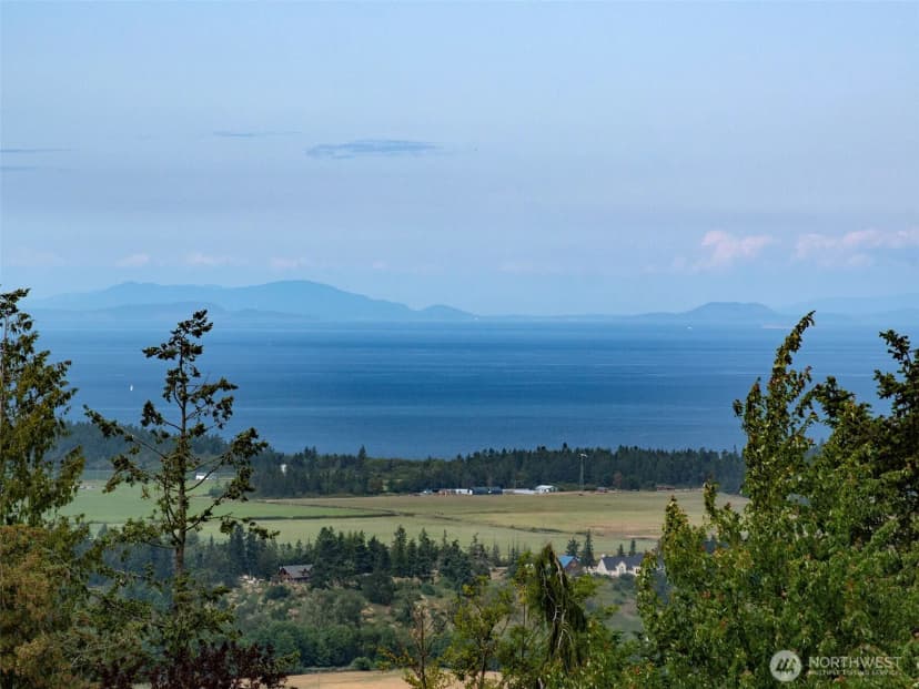 Property photo for 412 Doe Run Road, Sequim photo 2
