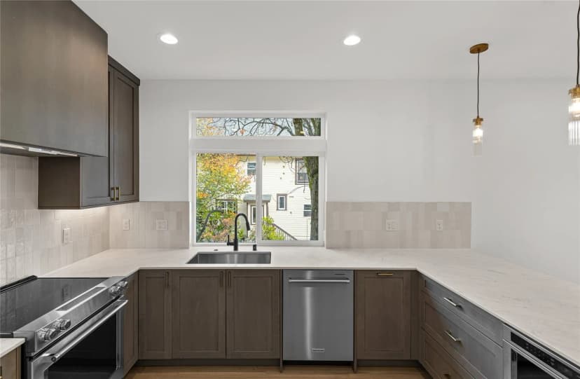 Property photo for 313 17th Avenue E, Seattle photo 15