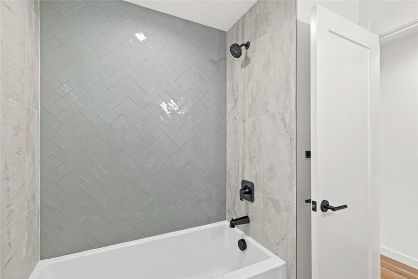 Property photo for 313 17th Avenue E, Seattle photo 9