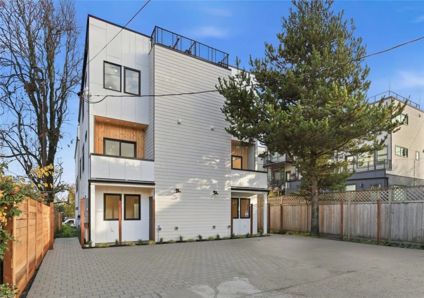 Property photo for 313 17th Avenue E, Seattle photo 30