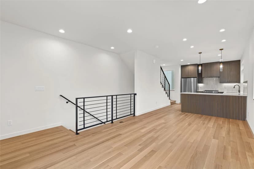 Property photo for 313 17th Avenue E, Seattle photo 13