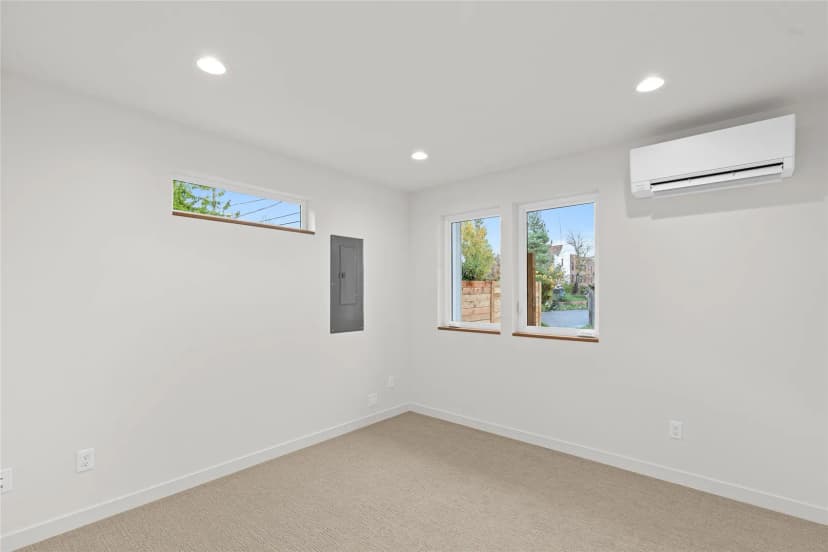 Property photo for 313 17th Avenue E, Seattle photo 6