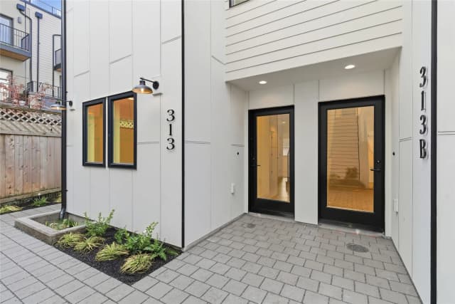 Property photo for 313 17th Avenue E, Seattle