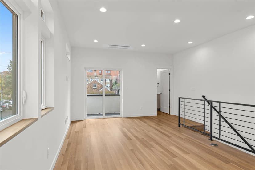 Property photo for 313 17th Avenue E, Seattle photo 14