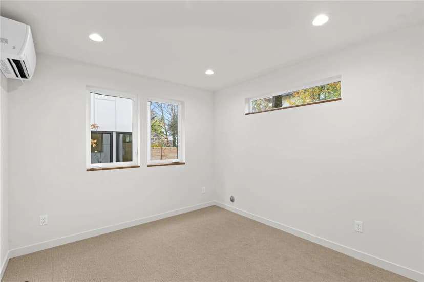 Property photo for 313 17th Avenue E, Seattle photo 7