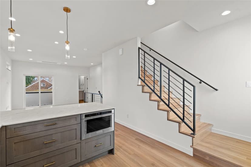 Property photo for 313 17th Avenue E, Seattle photo 20