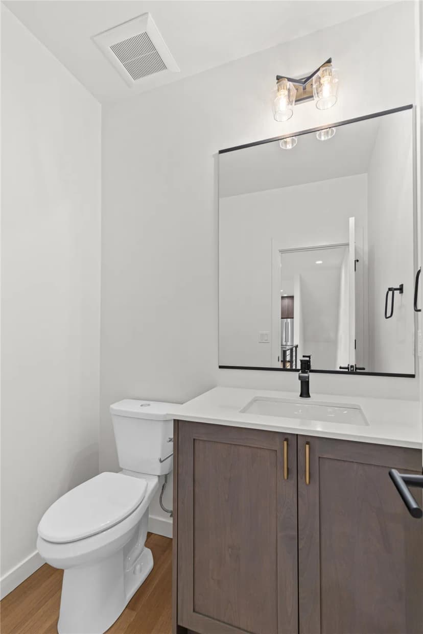 Property photo for 313 17th Avenue E, Seattle photo 11
