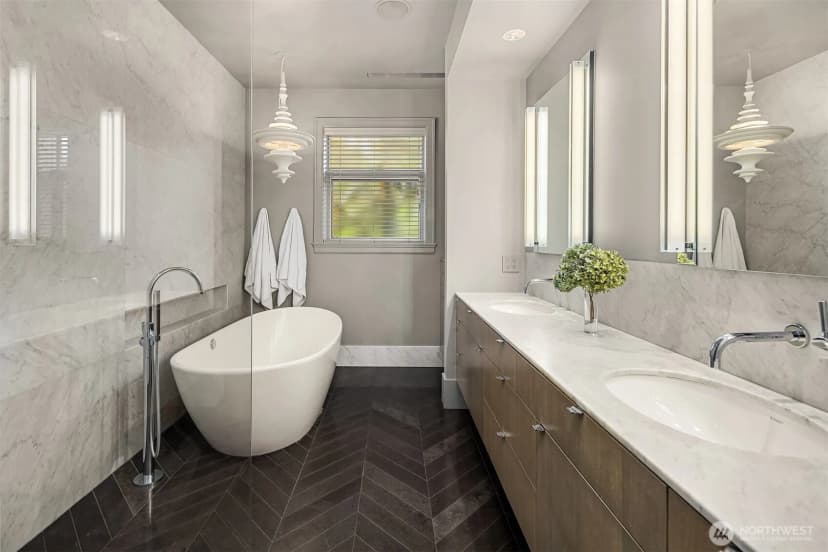 Property photo for 721 Harvard Avenue E, Seattle photo 17