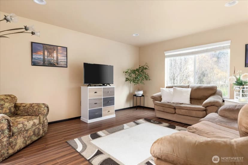 Property photo for 942 Walker Heights Place, Oak Harbor photo 11