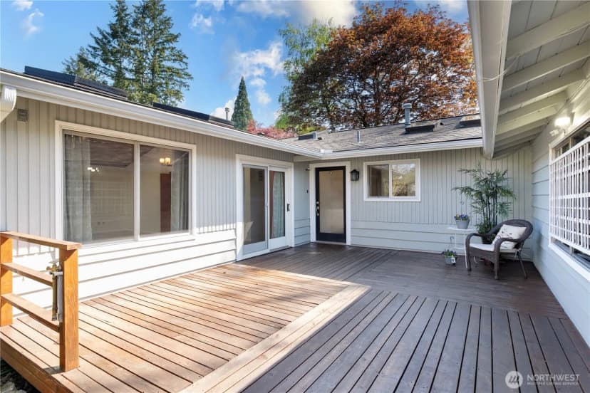 Property photo for 604 128 Avenue Se, Bellevue photo 2